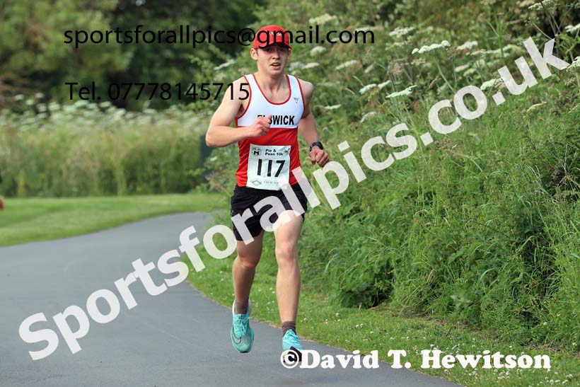 The 2024 Tynedale Pie n Peas 10k Road Race, Ovington to Low Prudhoe Country Park, Northumberland.  Photo: David T. Hewitson/Sports for All Pics